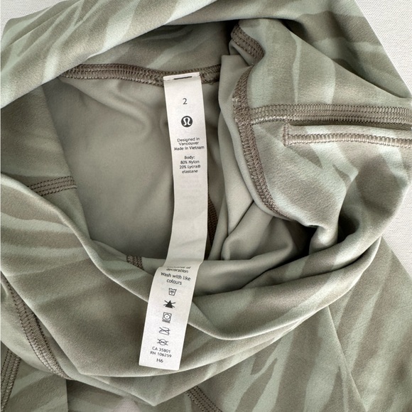 Lululemon Align Biker Short -Size 2 - Picture 8 of 15